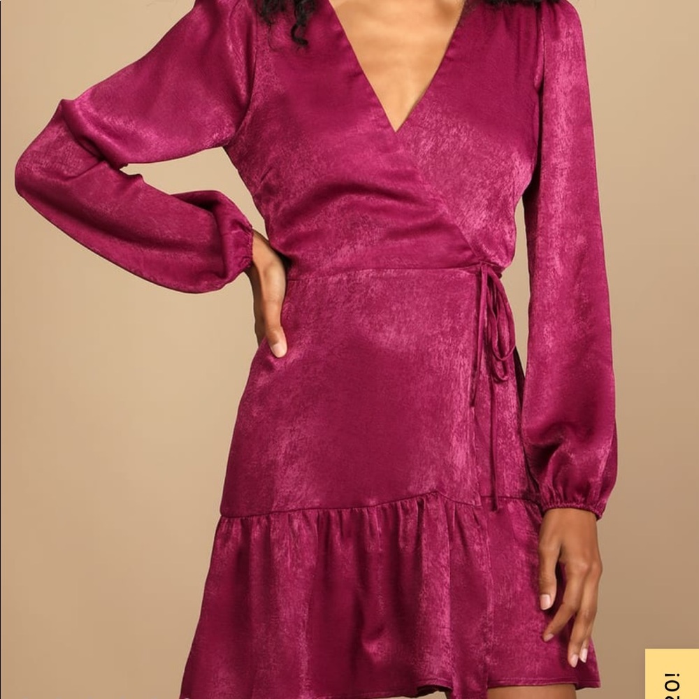 Lulus never worn magenta tie wrap dress size M